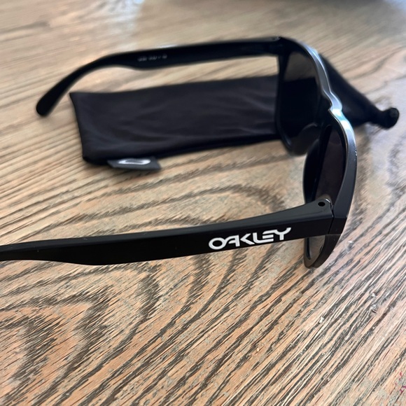 Oakley Frogskin Prizim black frame purple lense women’s - Picture 6 of 6